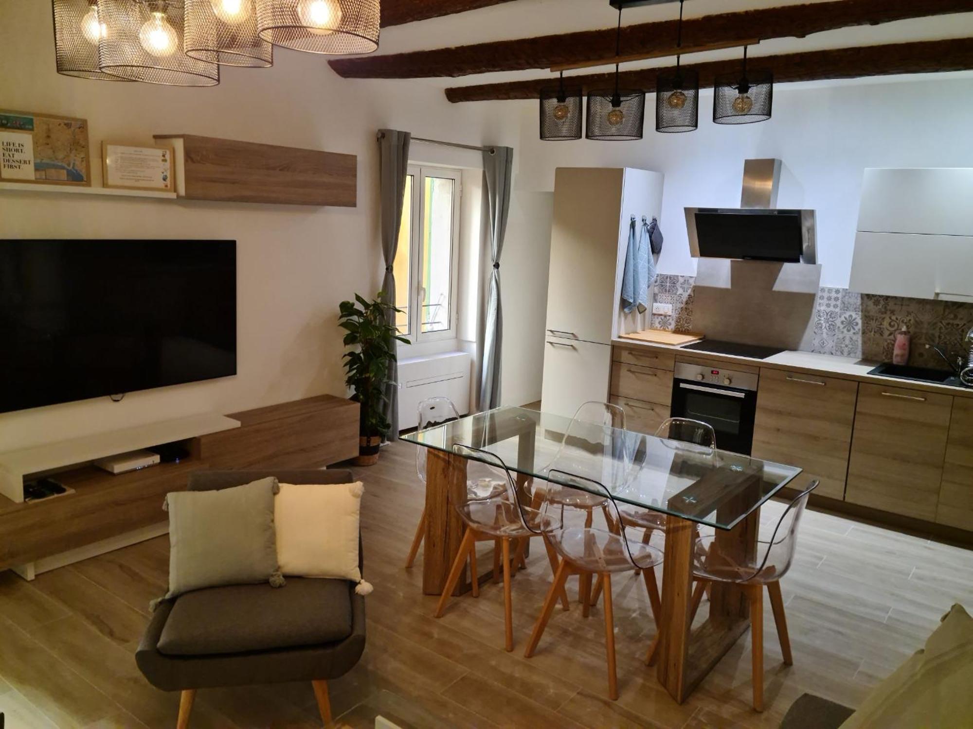 Beautiful Old Town Flat, Near The Beach Nice Eksteriør billede